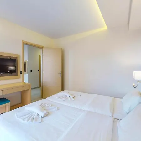 Marika Aparthotel 4*